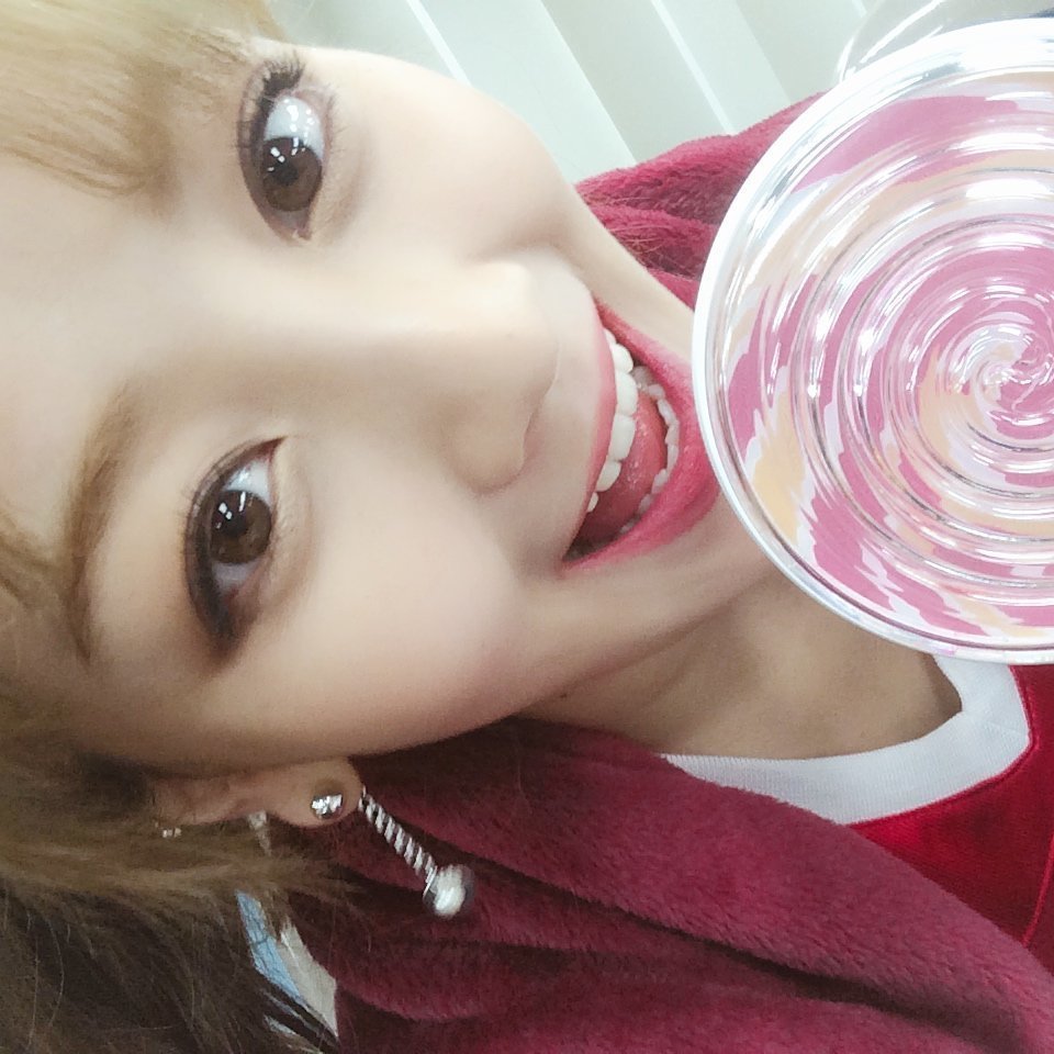 Twitter 和訳 Holy Mina